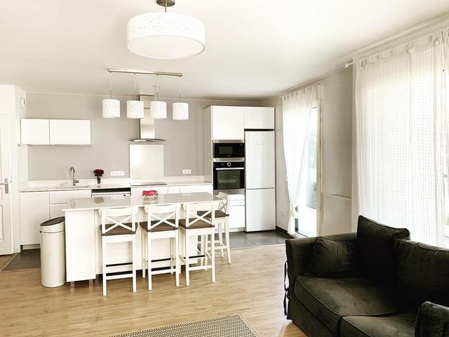 Réaménagement d’un appartement  de 105m2 avec cuisine installation et conception d’une cuisine sur mesure avec îlot central.