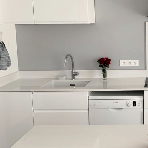 Je reviens sur le projet Design Epuré en vous montrant la cuisine à la livraison de cet appartement acheté sur plan en vefa.