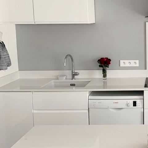 Je reviens sur le projet Design Epuré en vous montrant la cuisine à la livraison de cet appartement acheté sur plan en vefa.