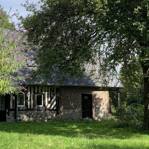 Je ne parle pas souvent de moi mais aujourd’hui je vous présente mon nouveau home sweet home dans un superbe écrin de verdure.