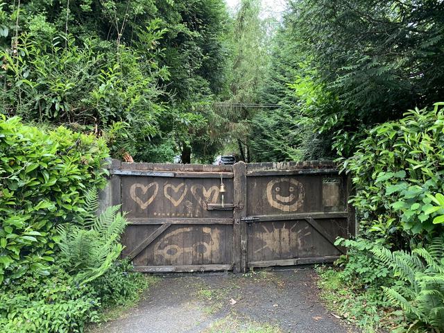 Je ne parle pas souvent de moi mais aujourd’hui je vous présente mon nouveau home sweet home dans un superbe écrin de verdure.