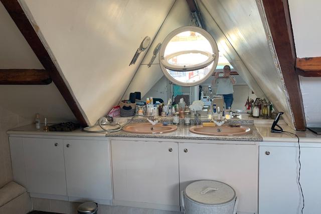 Pour continuer la visite de cette superbe suite parentale, voici le avant-après de la salle de bain.