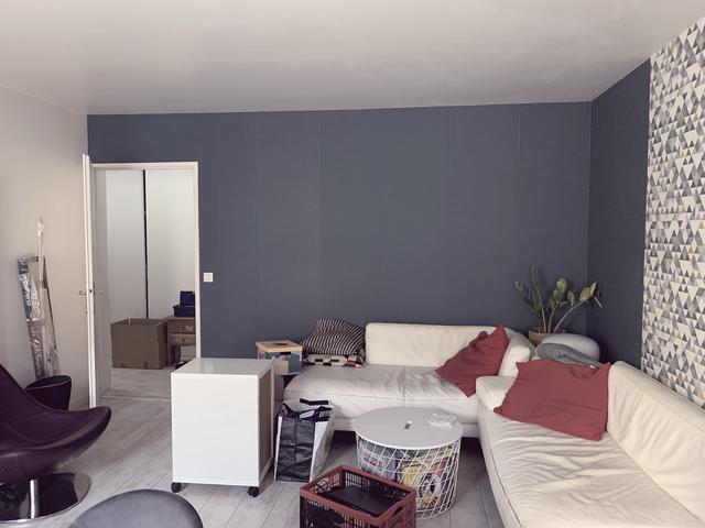Avant, un canapé trop grand qui occupe tout l’espace. Avant, un canapé trop grand qui occupe tout l’espace.