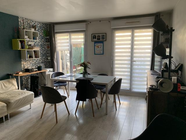 Avant, le salon, salle à manger sombre et encombré avec une circulation pas trés fluide.
