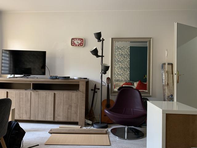 Avant, le salon, salle à manger sombre et encombré avec une circulation pas trés fluide. Avant, le salon, salle à manger sombre et encombré avec une circulation pas trés fluide.