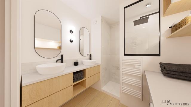 La salle de bain avec douche est plus lumineuse et fonctionnelle avec son coin buanderie.