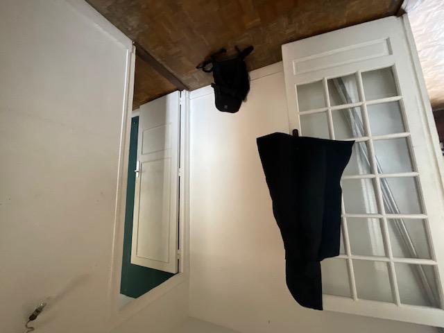 Avant, l’entrée sombre et sans caractère. Avant, l’entrée sombre et sans caractère.