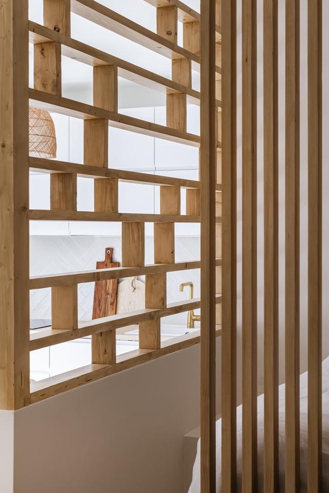 Jeu d’ombre et de lumière avec les claustras sur mesure.