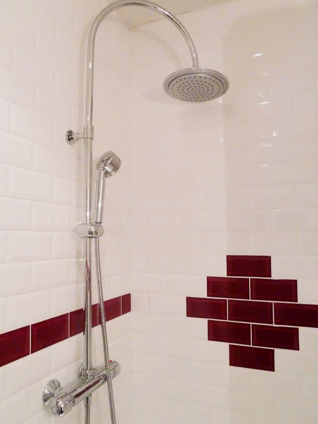 Lavabo et robinetterie rétro