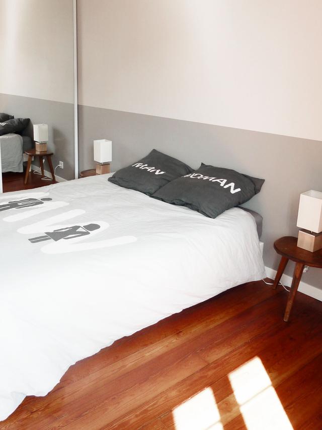 Chambre d’amis avec luminaires contemporains pour recevoir sereinement
