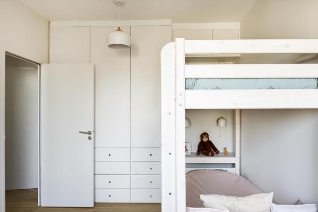 La chambre des enfants avec lit superposé et dressing sur mesure.