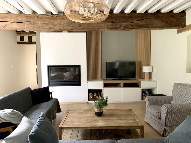 Séjour réaménagé avec des meubles sur mesure