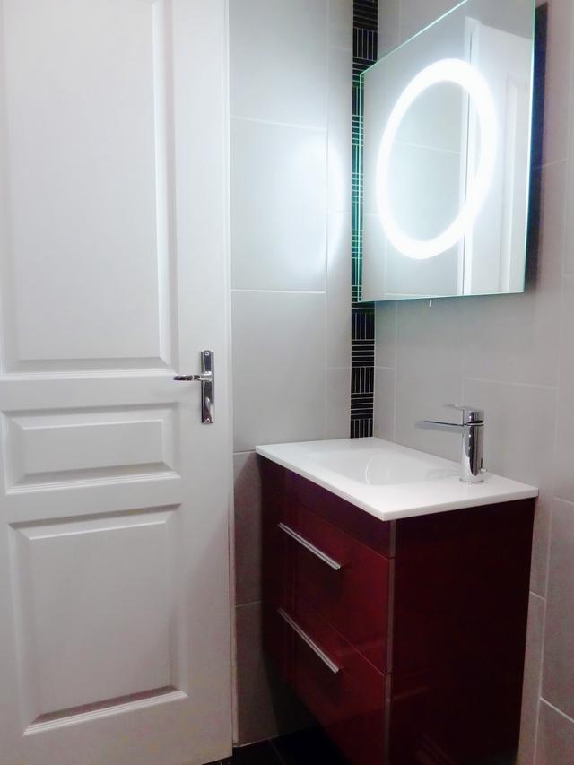 Meuble choisi gain de place avec robinetterie