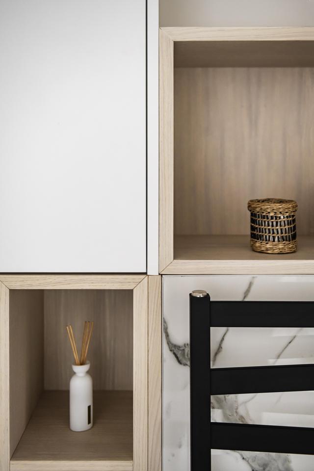 Menuiseries sur mesure blanc et bois.