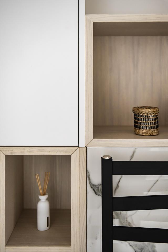Menuiseries sur mesure blanc et bois. Menuiseries sur mesure blanc et bois.