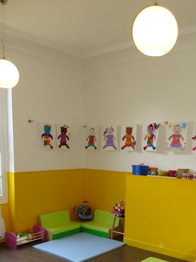 Les lits, tables et chaises siont adaptés aux petits.